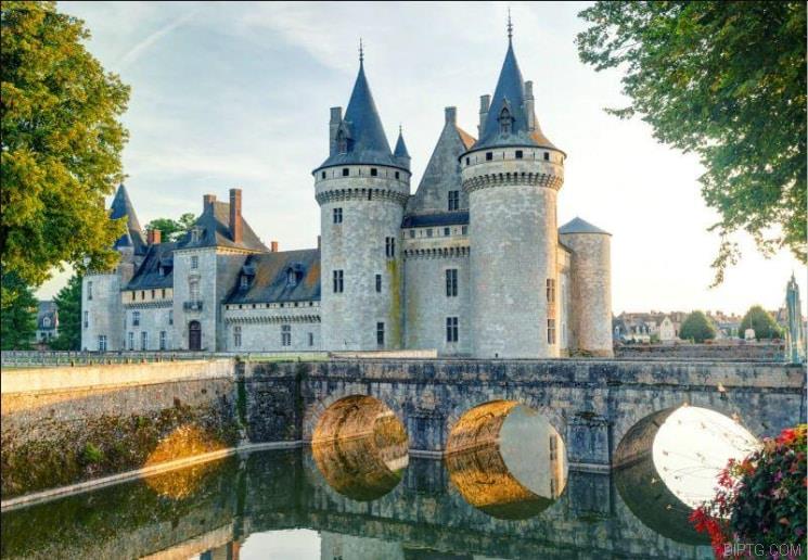 The Chateaux Of The Loire Valley.jpg